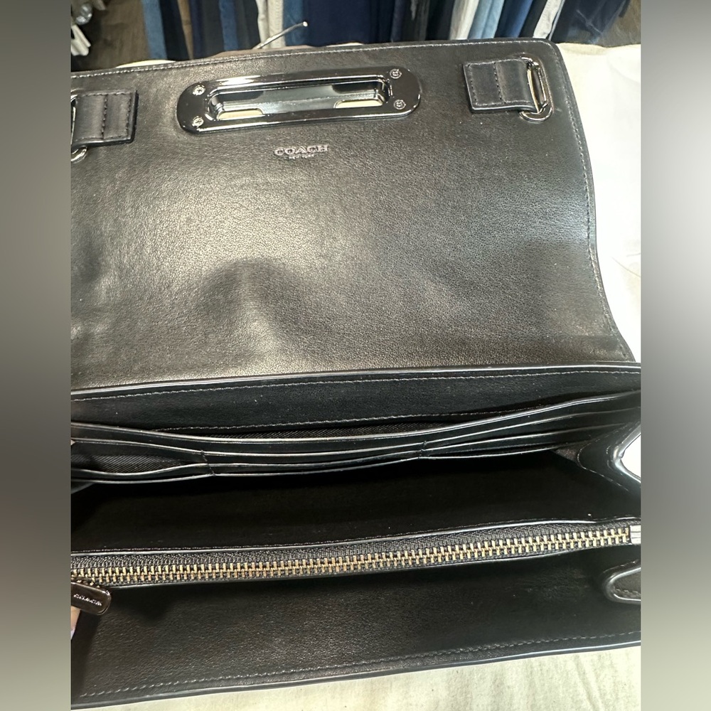 Coach Swagger Clutch . With Bandana Rivets. New no tag - Picture 5 of 6